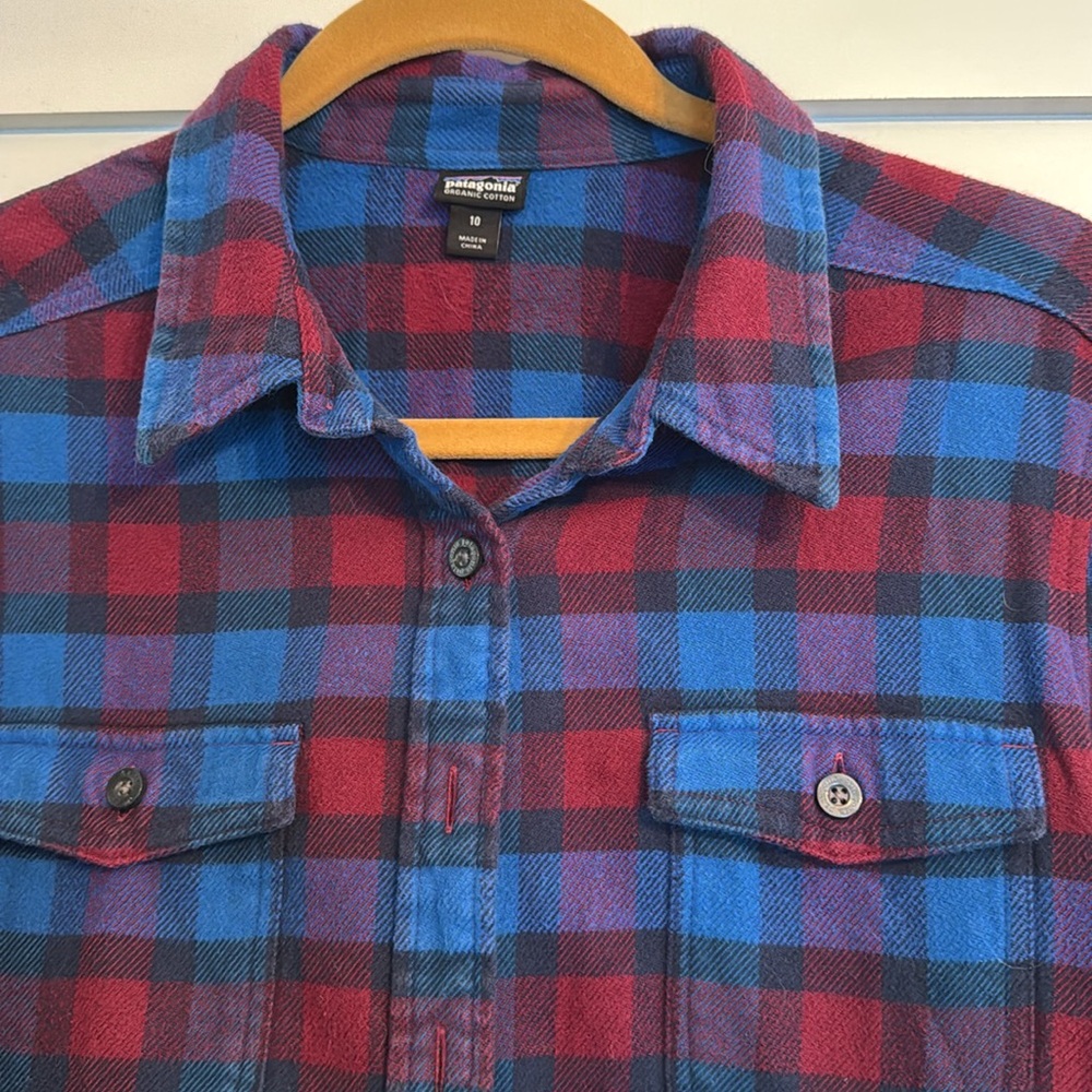 Patagonia button down flannel shirt.
Very good condition!
